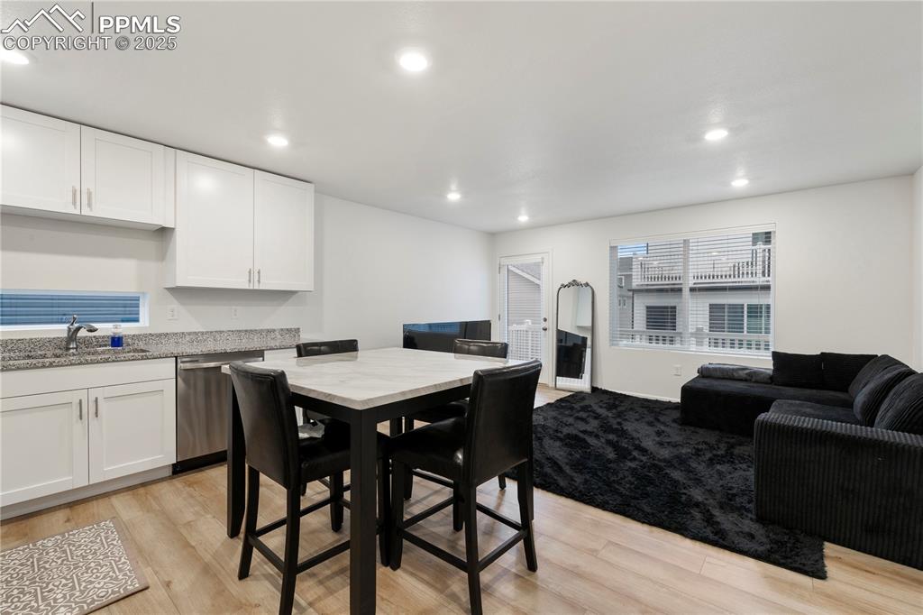 Image 14 of 20: Dining Area