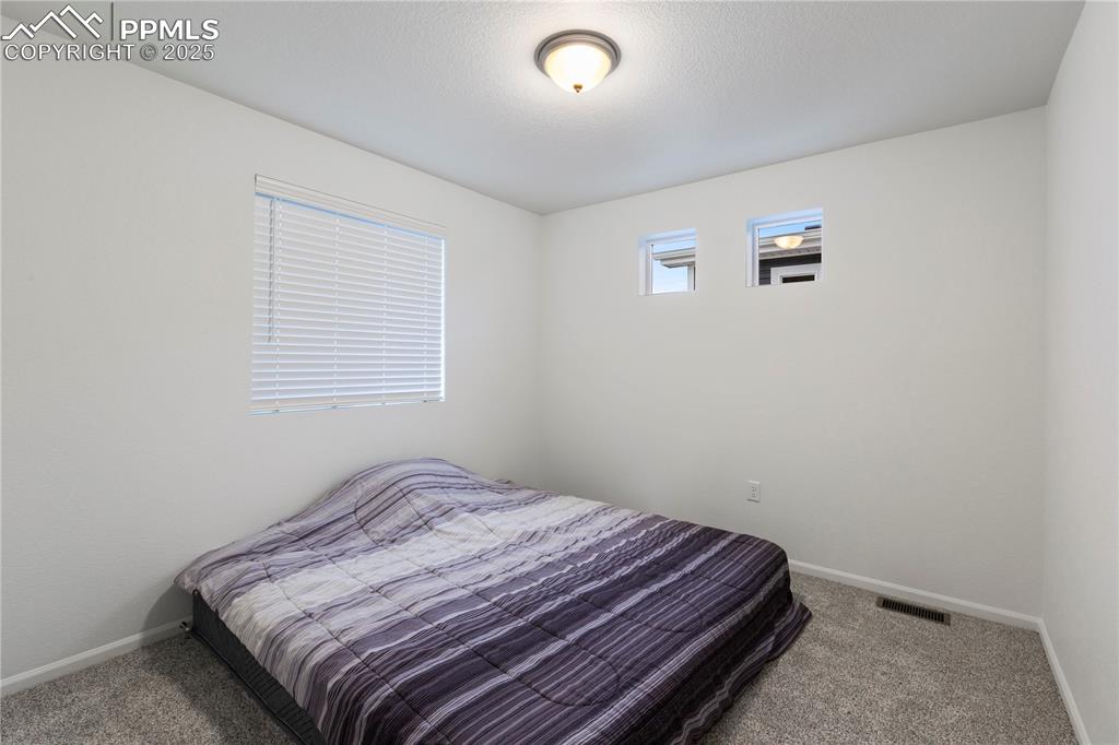 Image 16 of 20: Bedroom