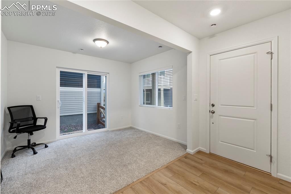 Image 17 of 20: Entry