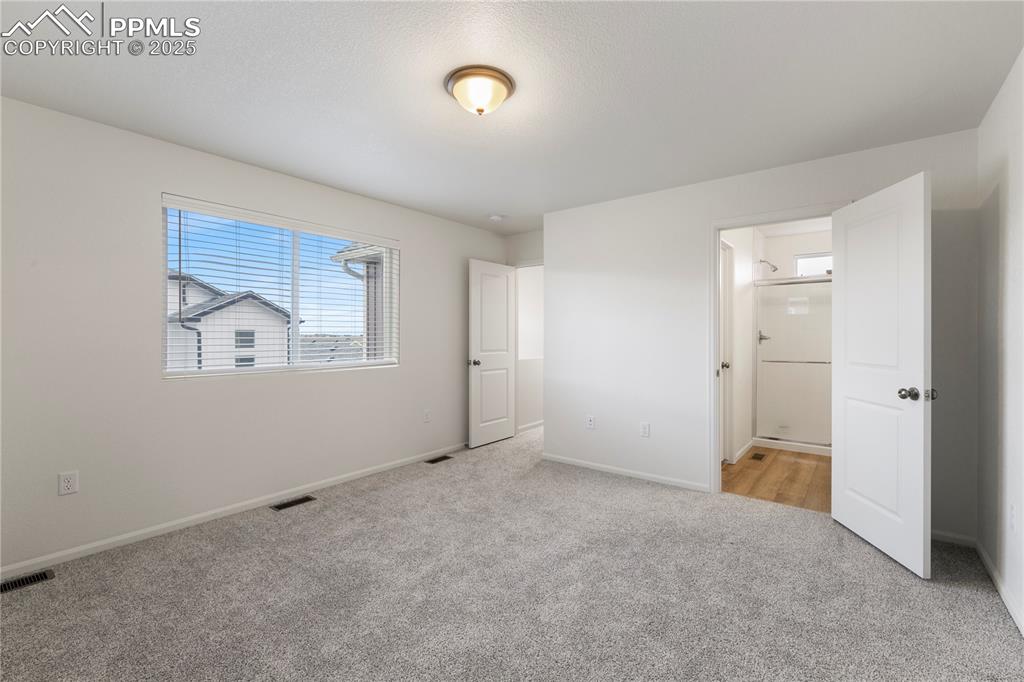 Image 5 of 20: Bedroom