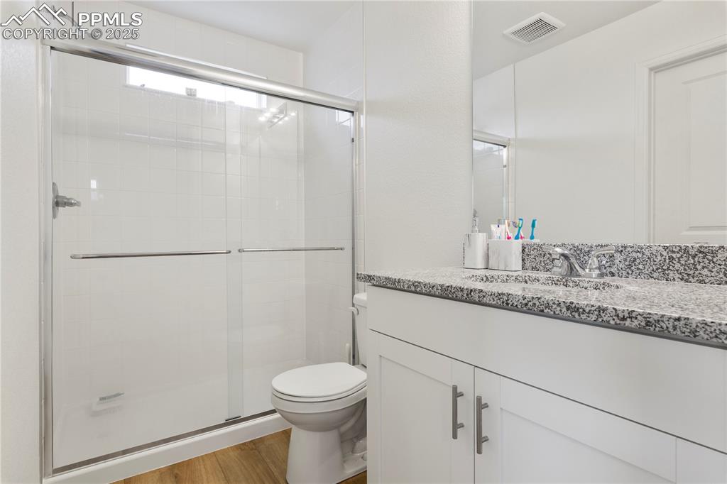 Image 6 of 20: Bathroom