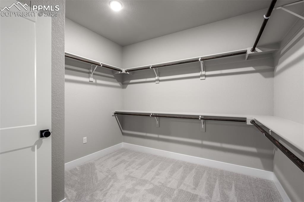 Image 17 of 31: Closet