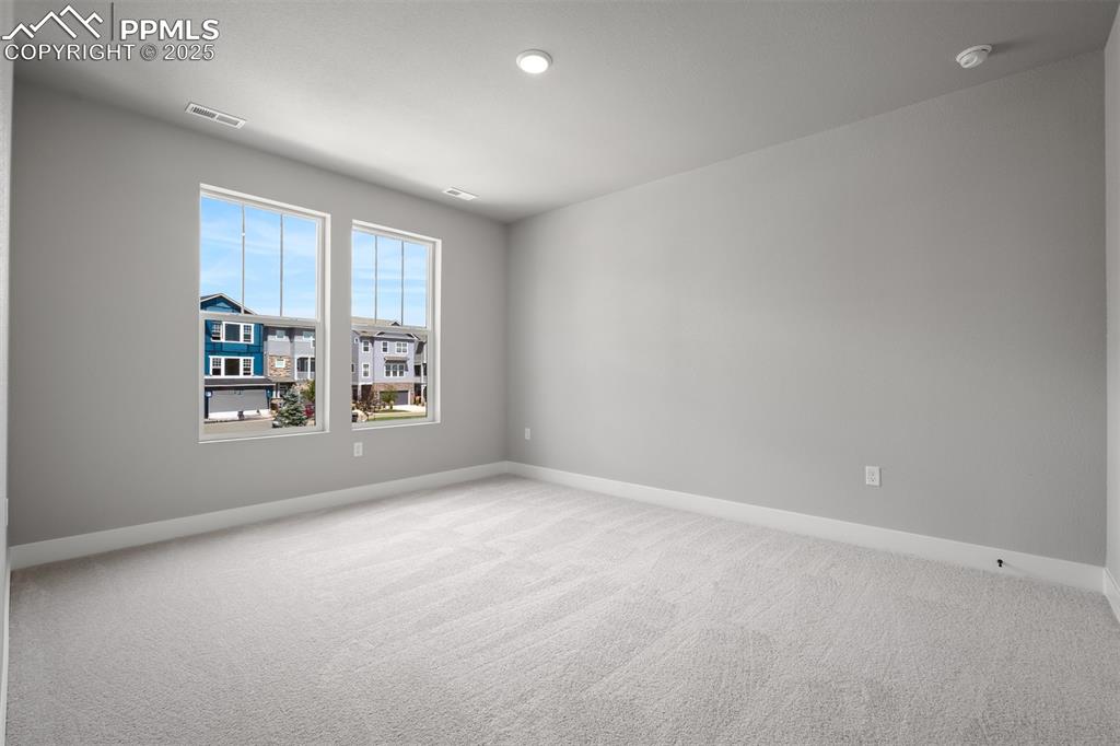 Image 20 of 31: Bedroom