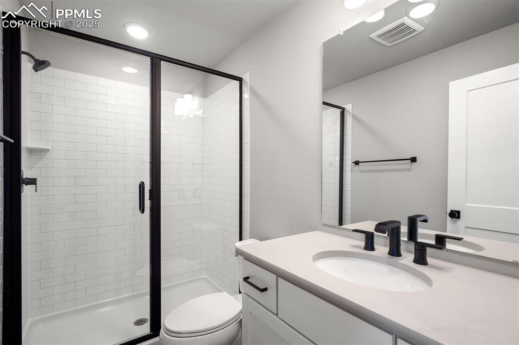 Image 29 of 31: Bathroom