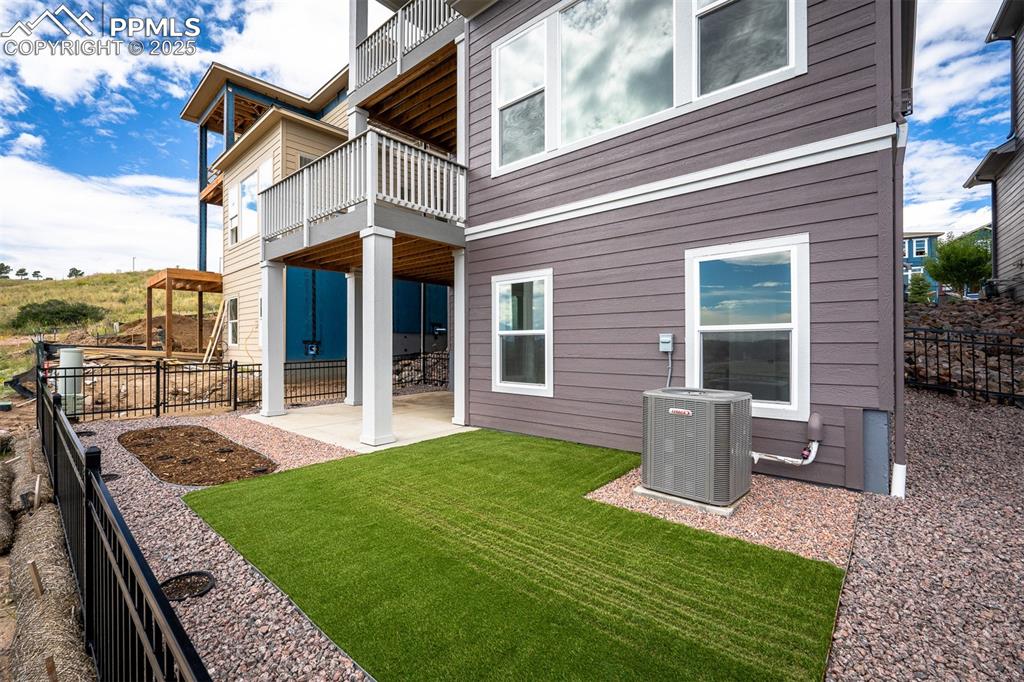 Image 30 of 31: Back of Structure