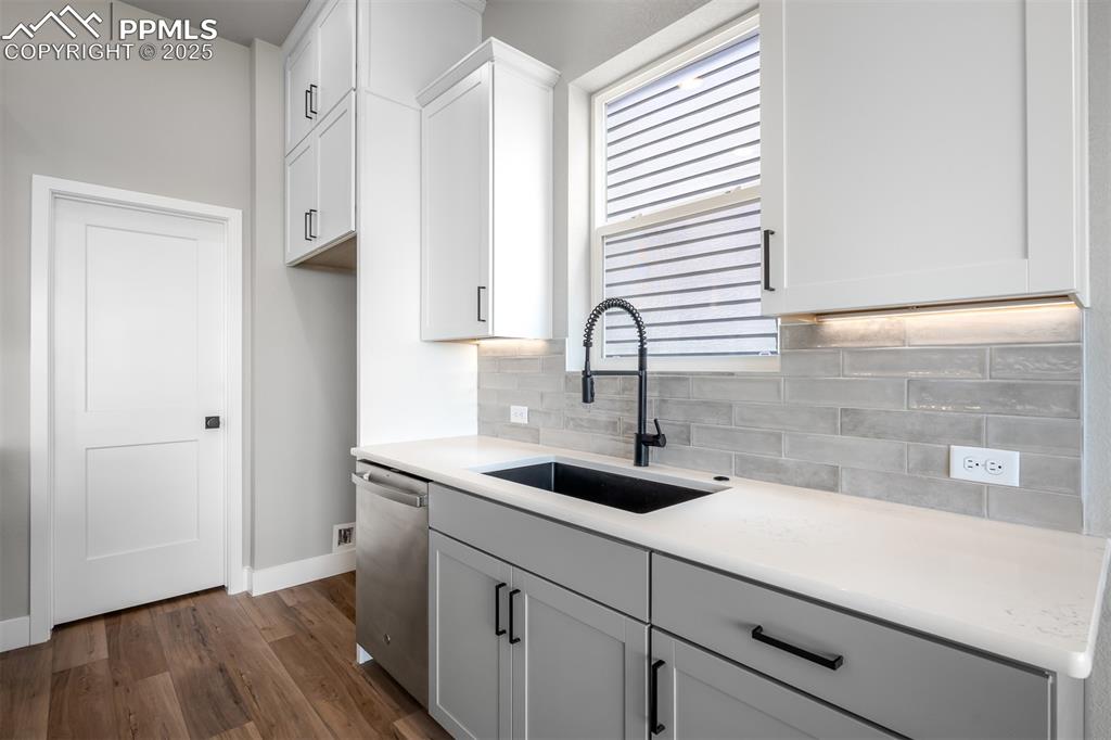 Image 5 of 31: Kitchen