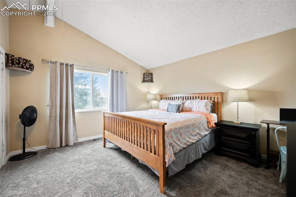 Image 10 of 24: Bedroom