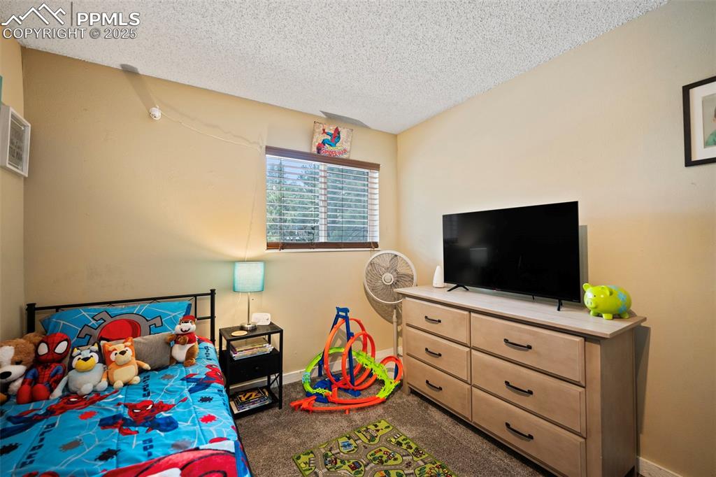 Image 11 of 24: Bedroom