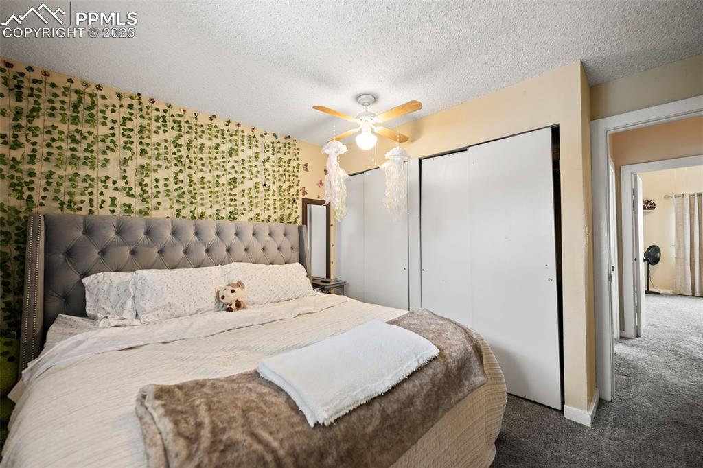 Image 14 of 24: Bedroom