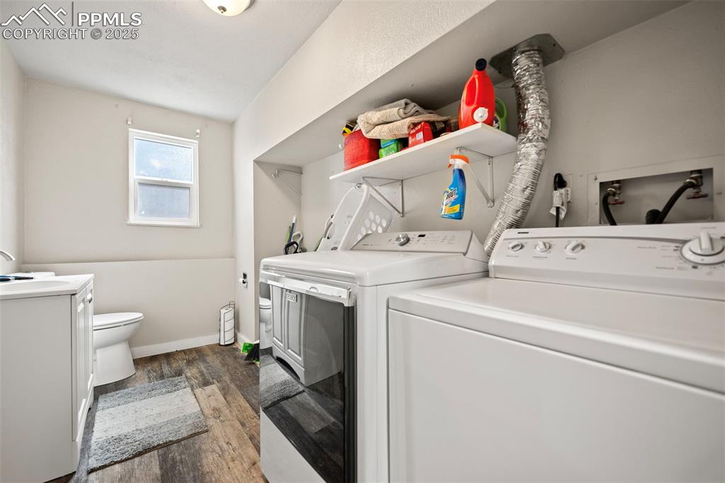 Image 17 of 24: Laundry