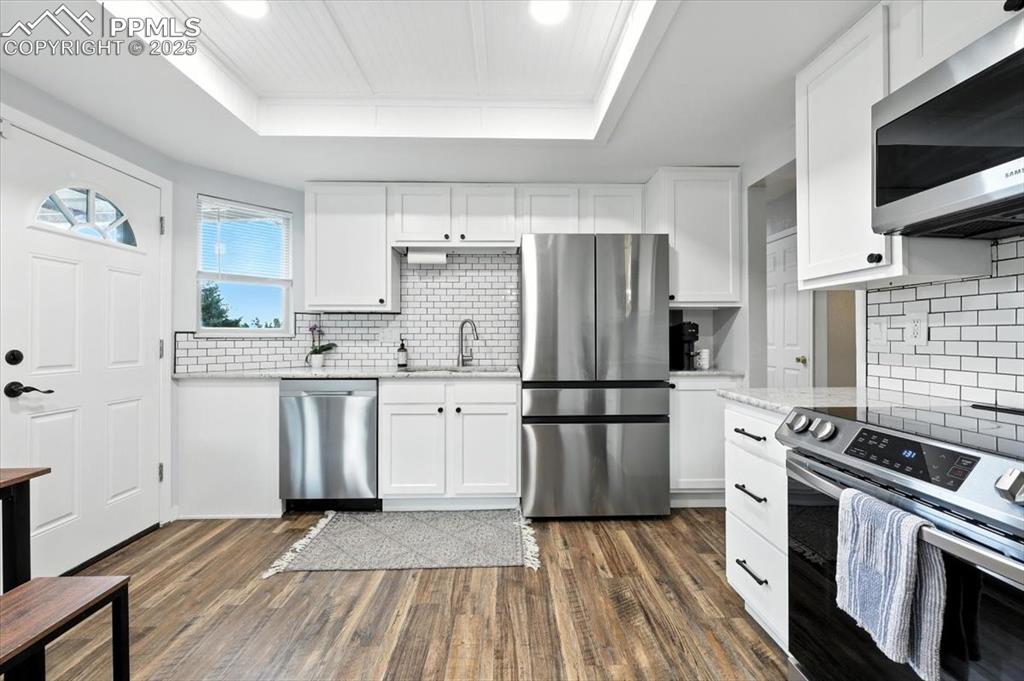 Image 11 of 36: Kitchen