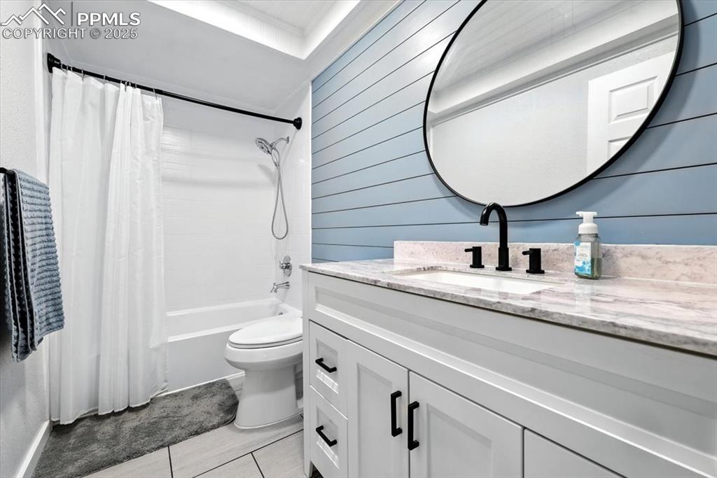 Image 13 of 36: Bathroom