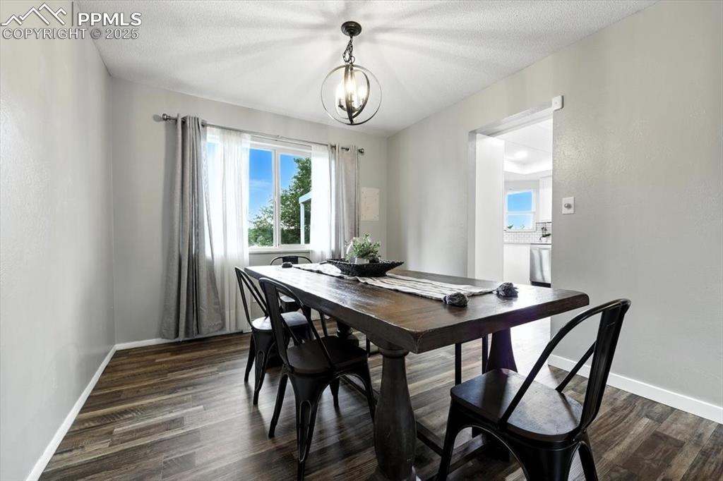 Image 7 of 36: Dining Area