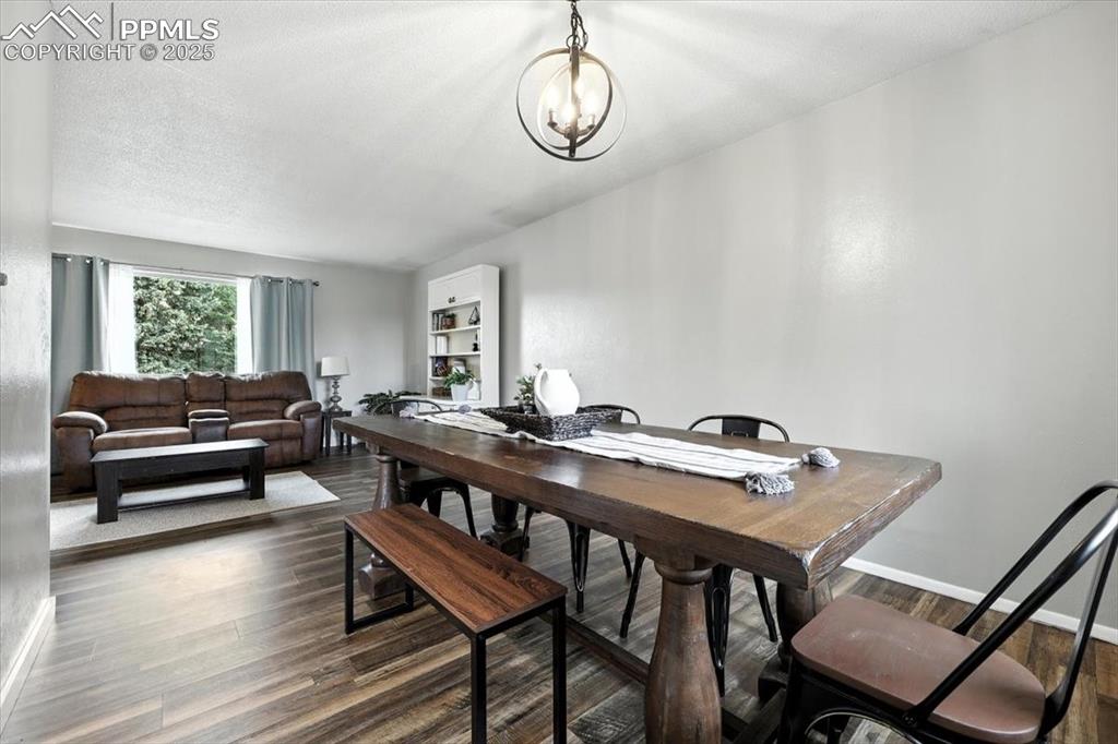 Image 8 of 36: Dining Area