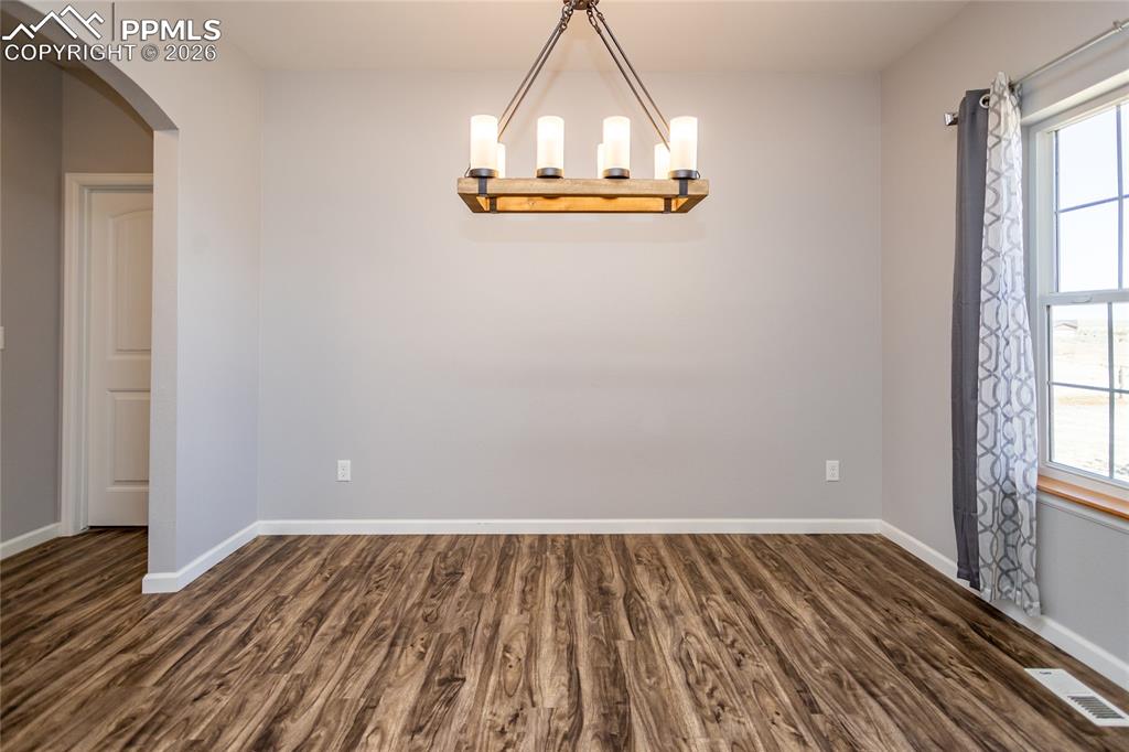 Image 14 of 46: Dining Area
