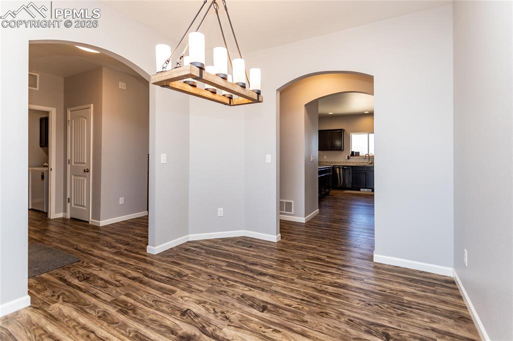 Image 15 of 46: Dining Area