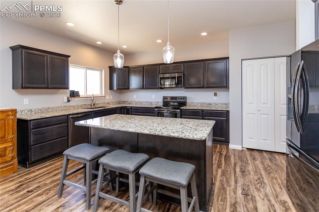 Image 7 of 46: Kitchen