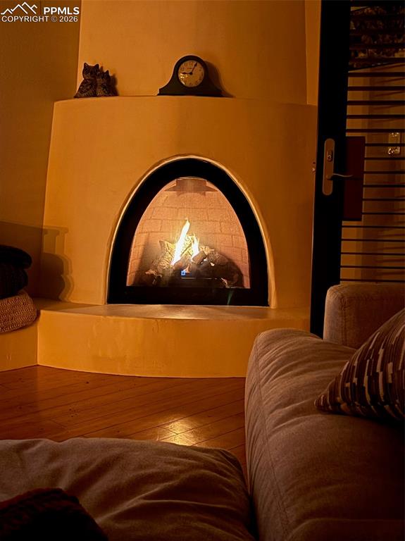 Image 26 of 28: gas fireplace 