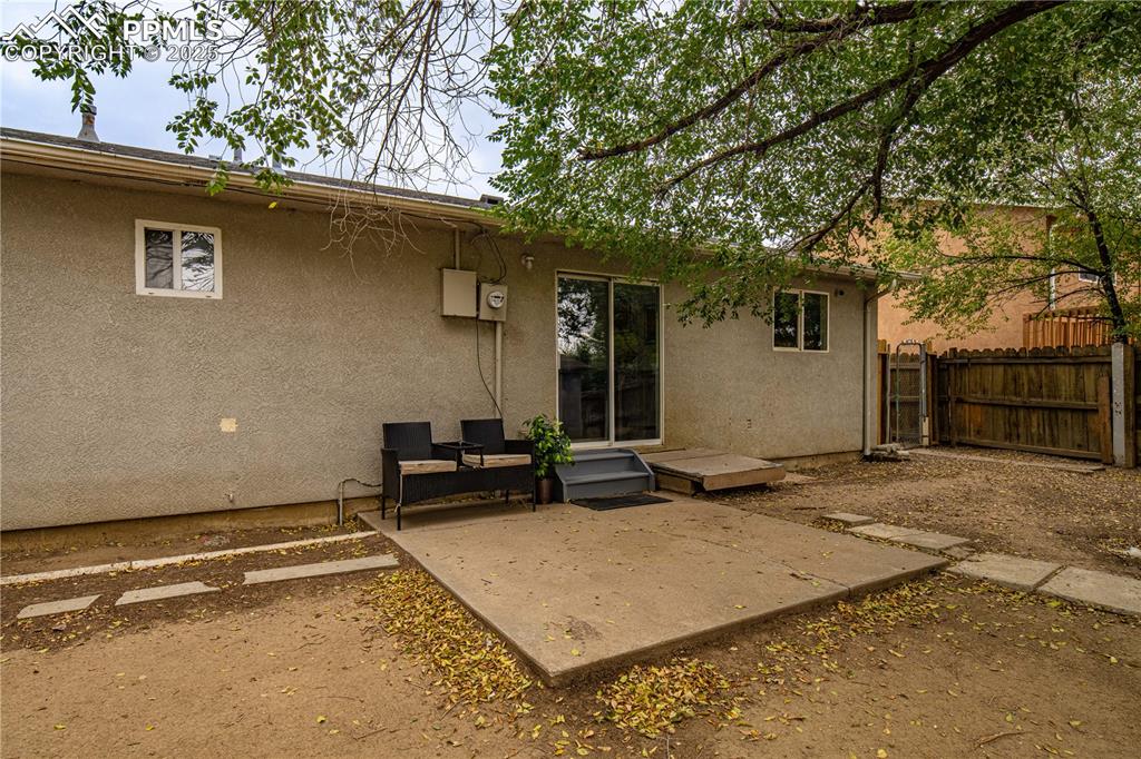 Image 19 of 31: Walkout from dining room area