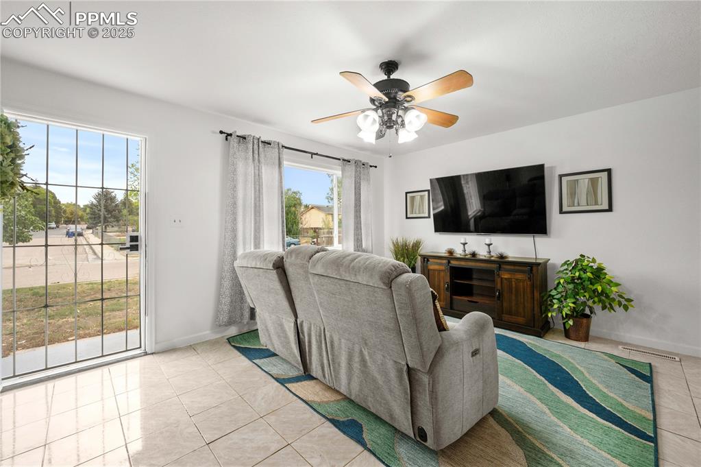 Image 2 of 31: Great Room