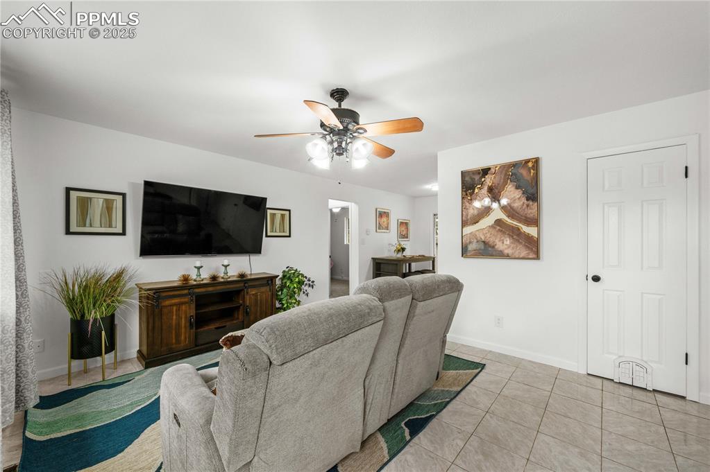 Image 4 of 31: Great Room