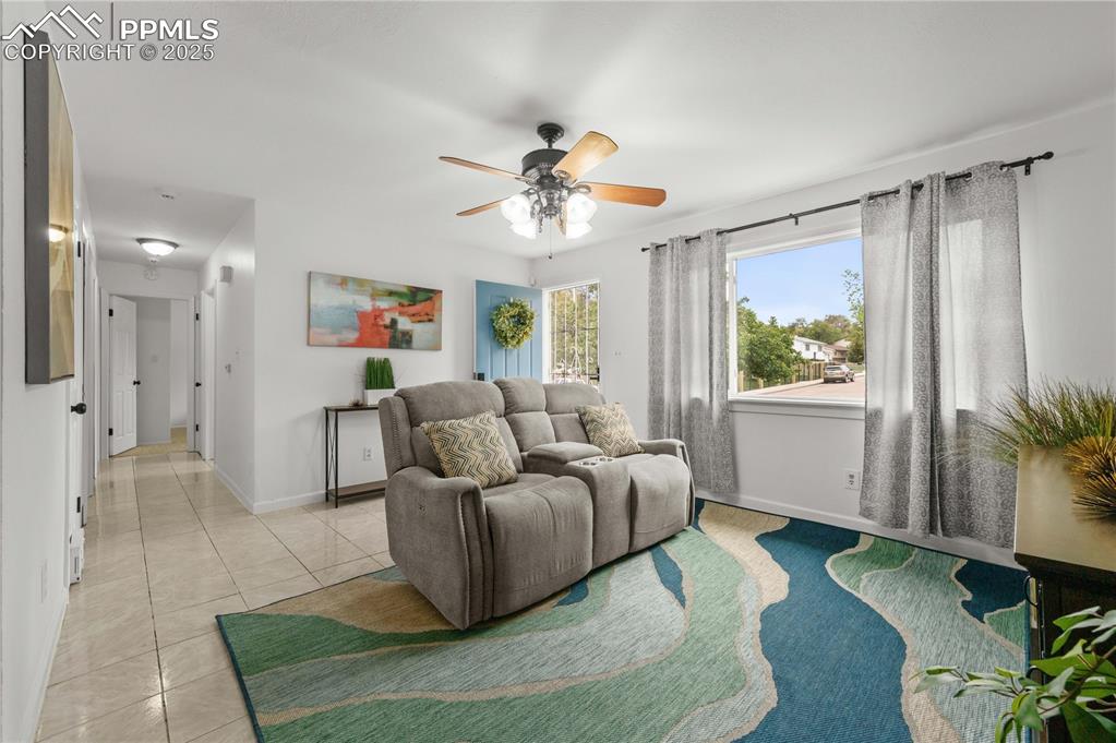 Image 5 of 31: Great Room