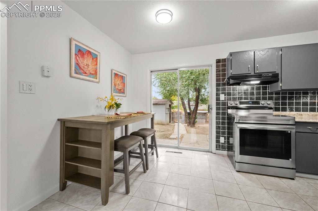 Image 6 of 31: Dining Area