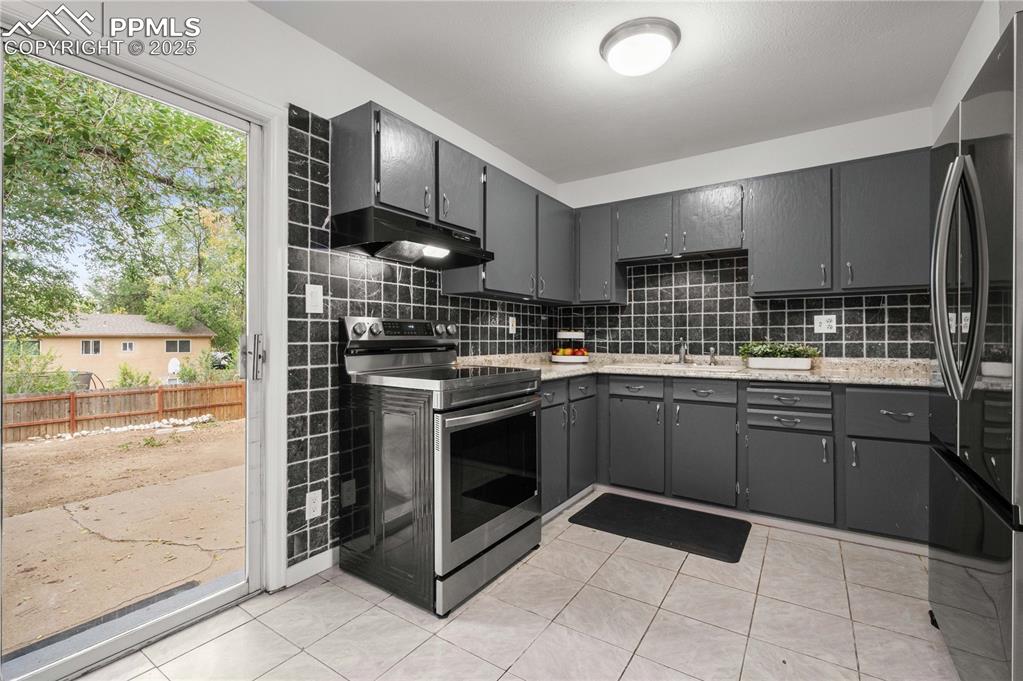 Image 7 of 31: New Appliances