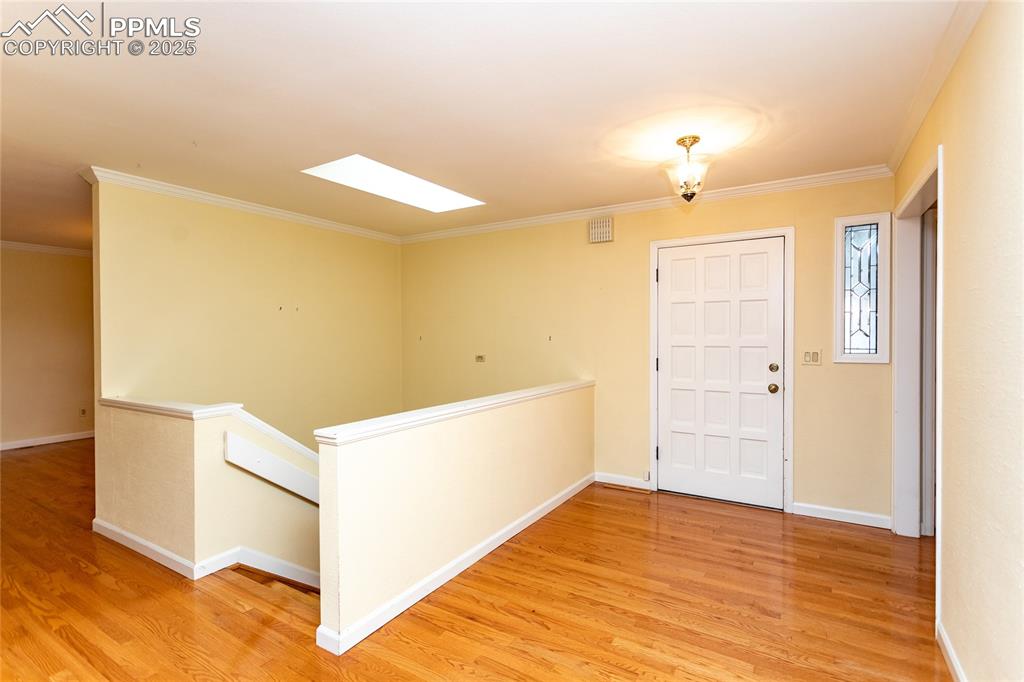 Image 10 of 50: Entry