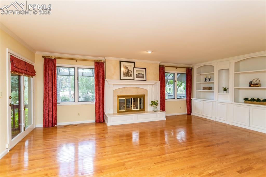 Image 12 of 50: Living Room