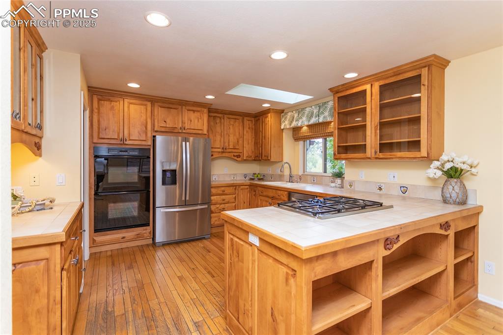 Image 16 of 50: Kitchen