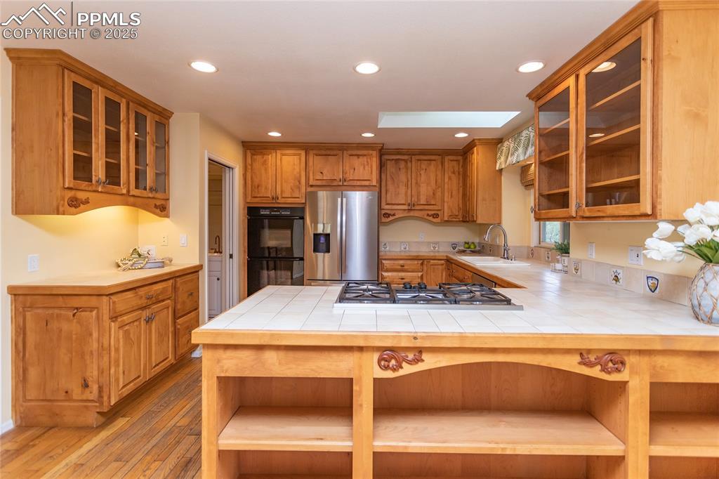 Image 17 of 50: Kitchen