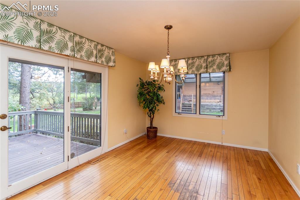 Image 22 of 50: Dining Area