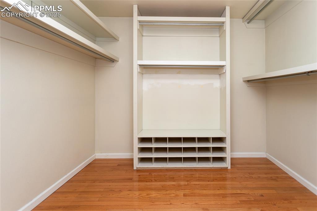 Image 29 of 50: Closet