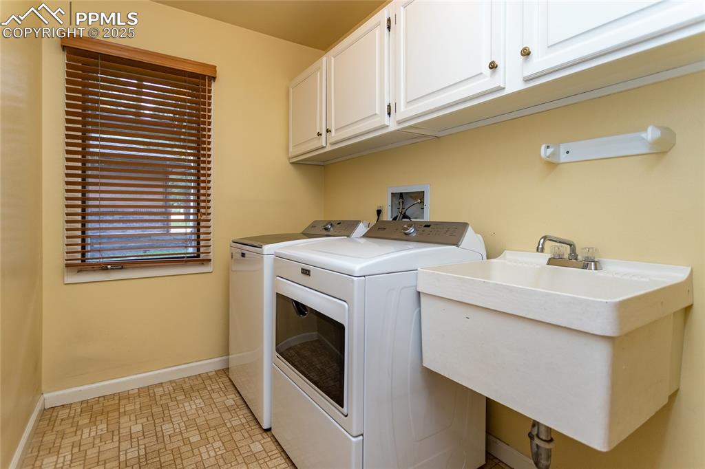 Image 38 of 50: Laundry