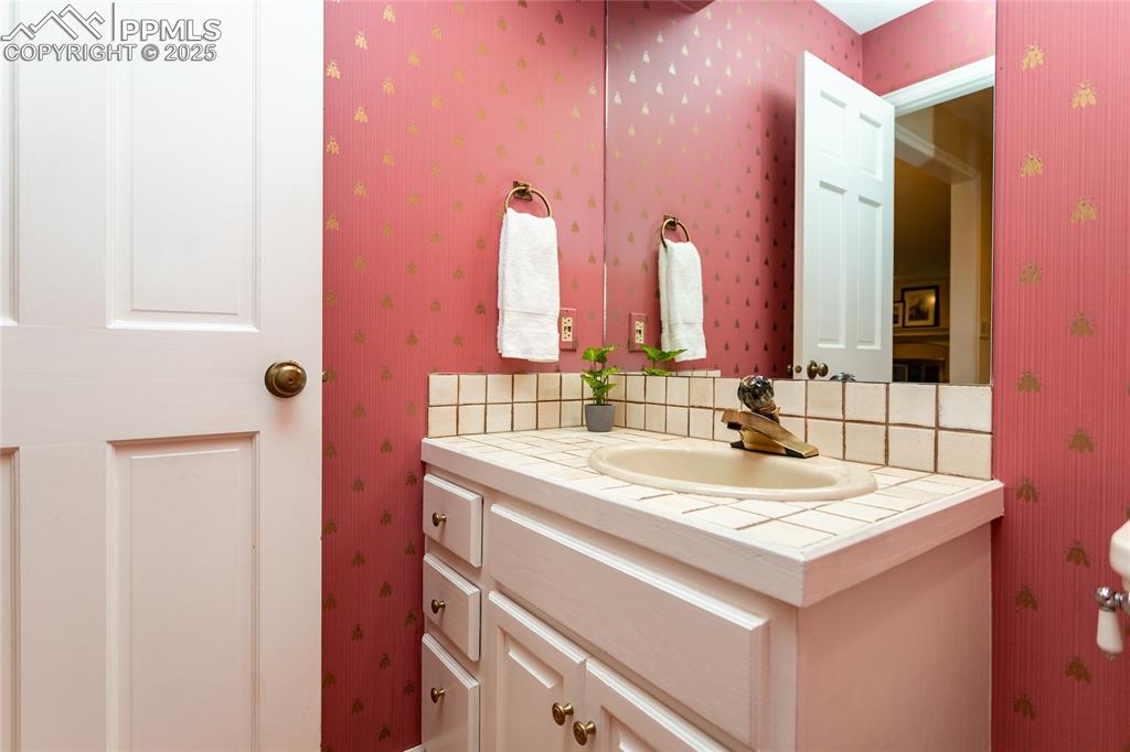 Image 39 of 50: Bathroom