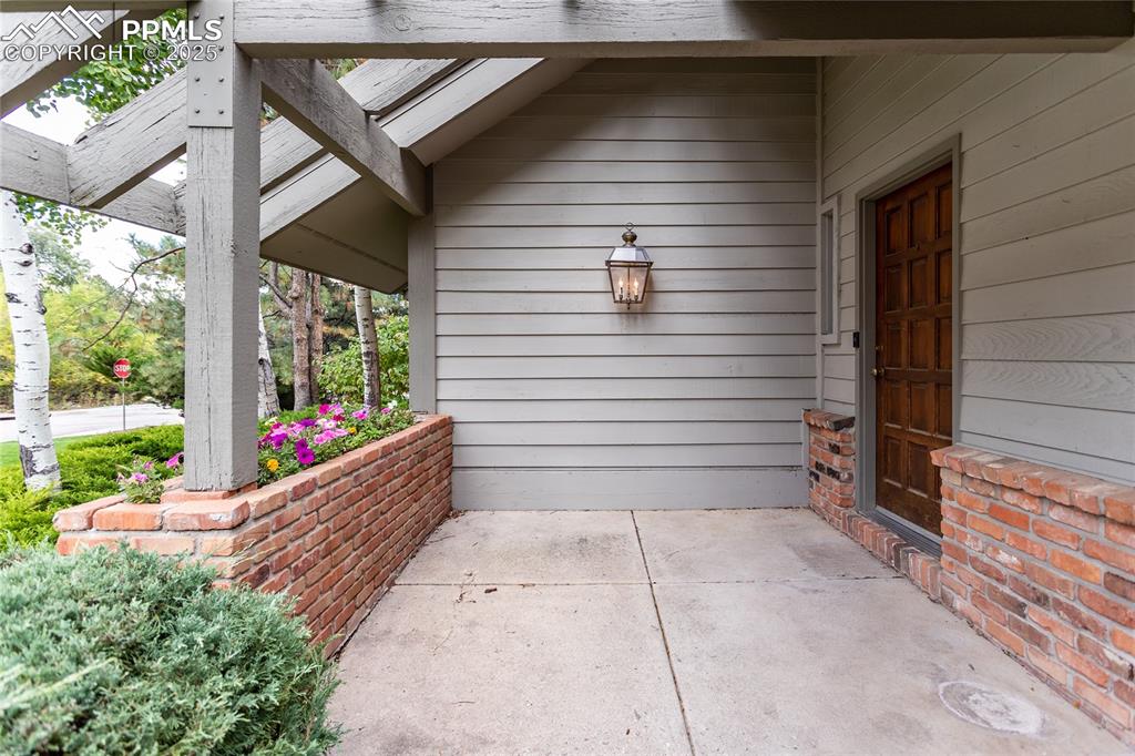 Image 8 of 50: Entry