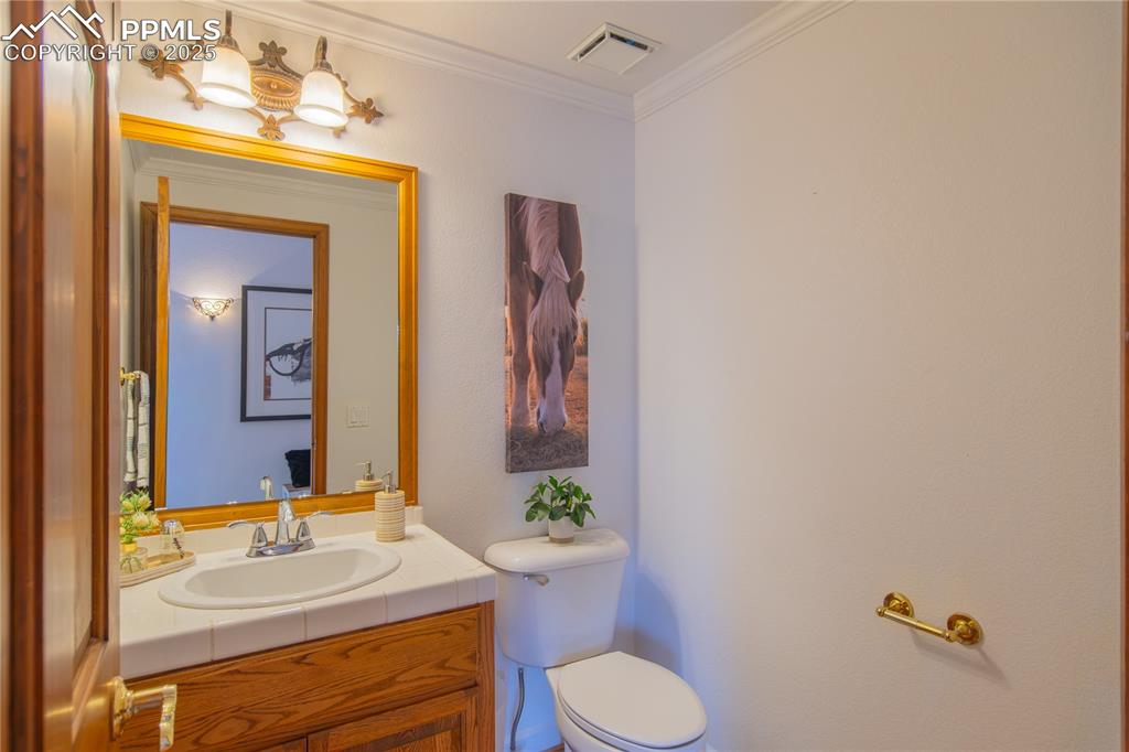 Image 27 of 50: Bathroom