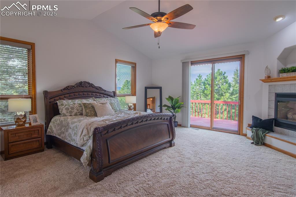 Image 30 of 50: Bedroom