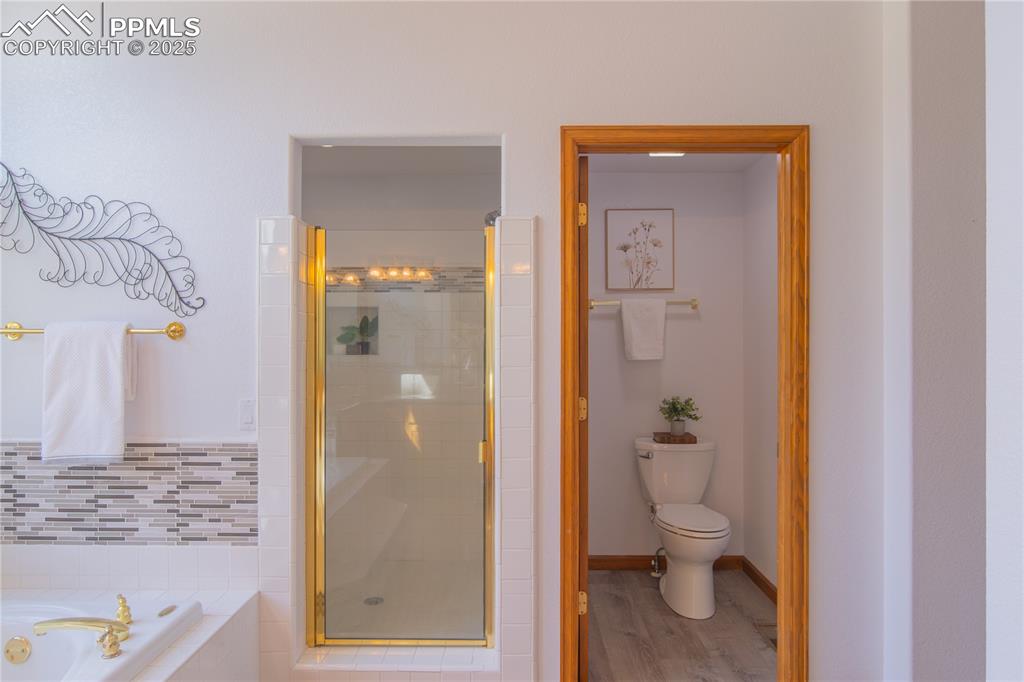 Image 37 of 50: Bathroom