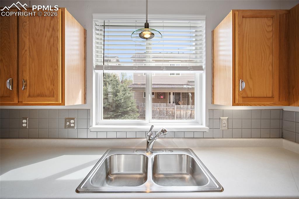 Image 15 of 46: Kitchen