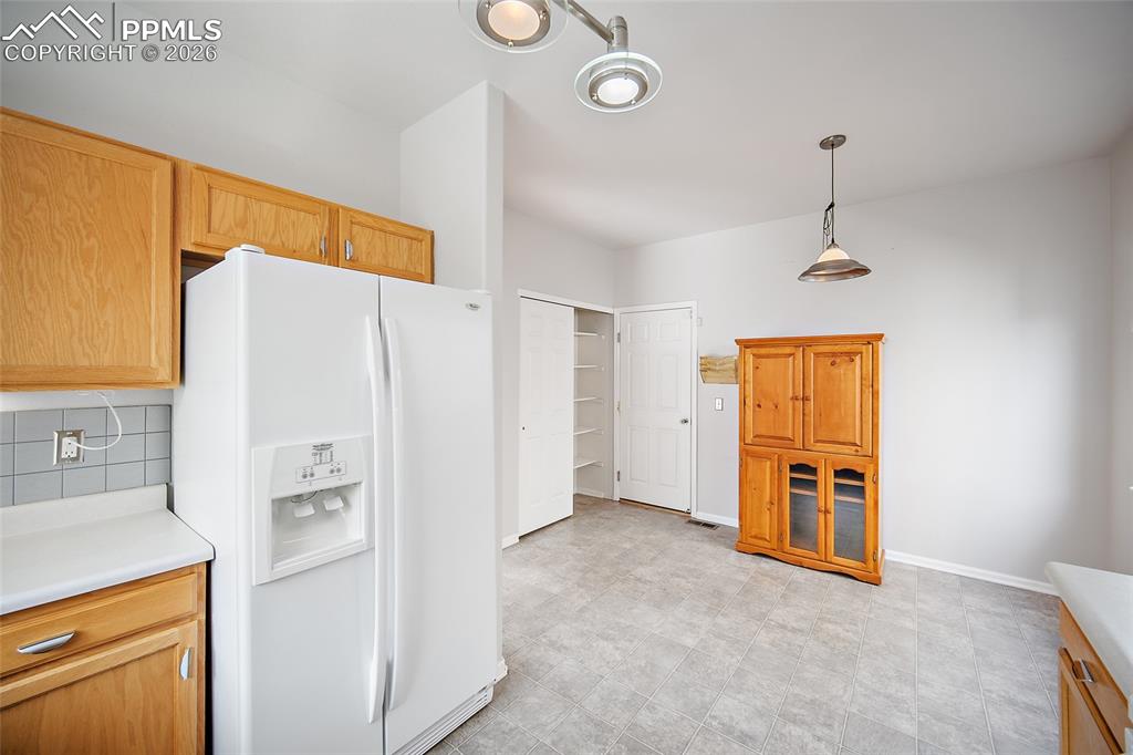 Image 17 of 46: Kitchen