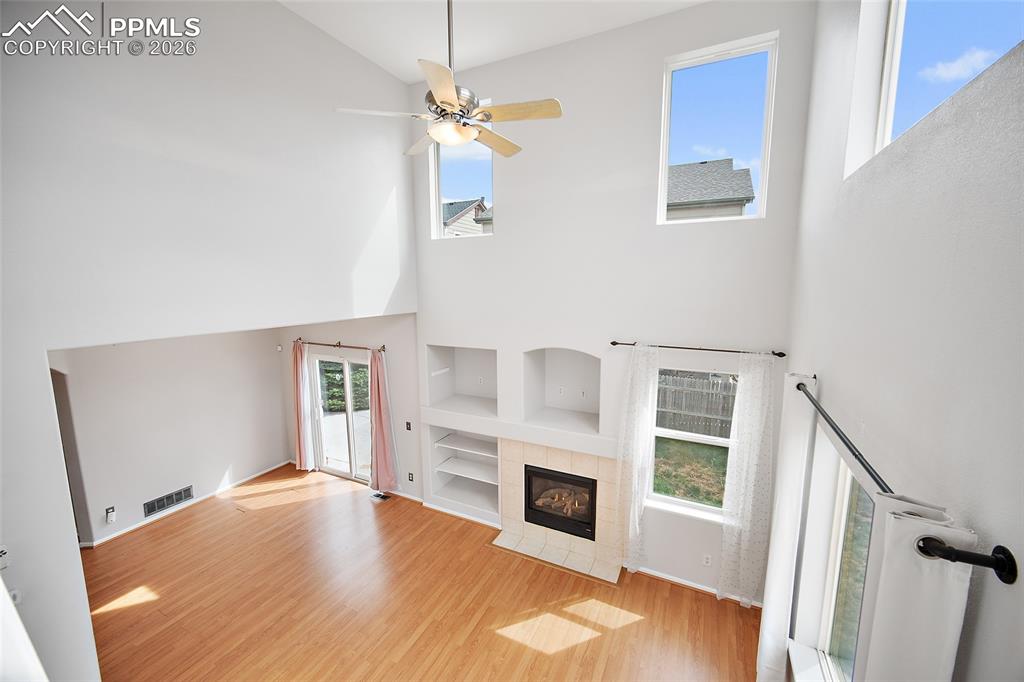 Image 20 of 46: Living Room