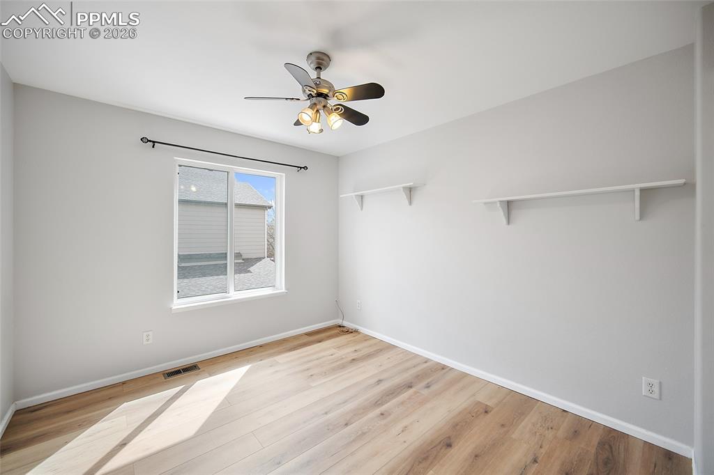 Image 28 of 46: Bedroom