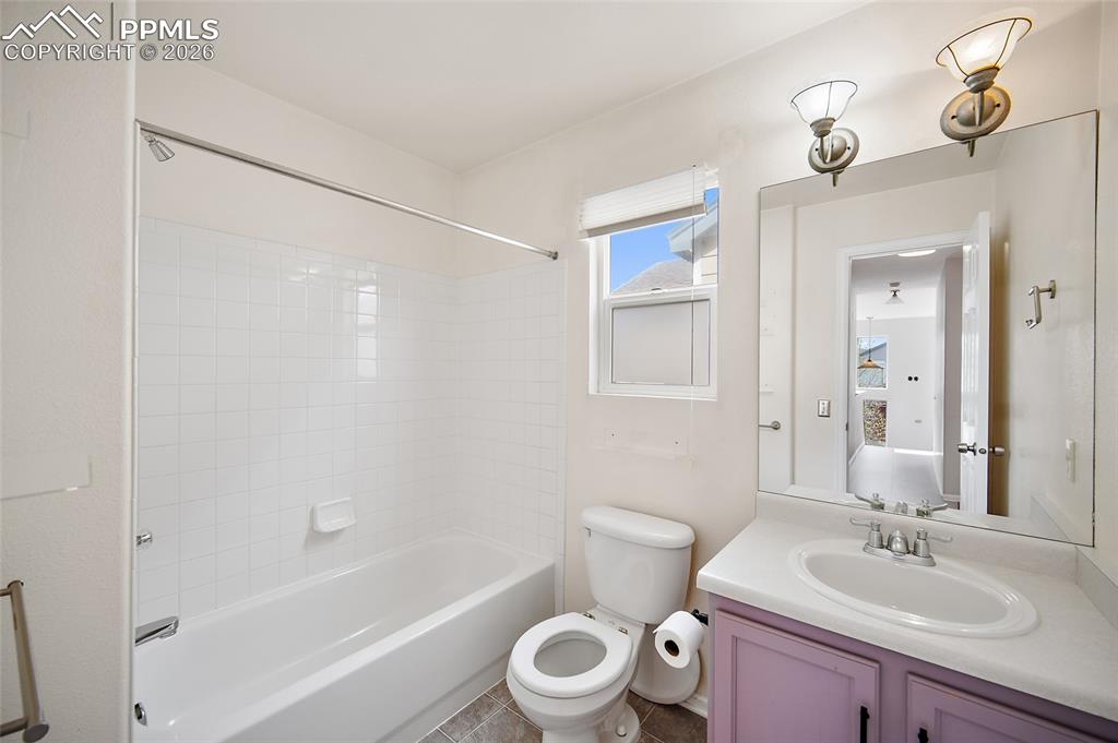 Image 30 of 46: Bathroom