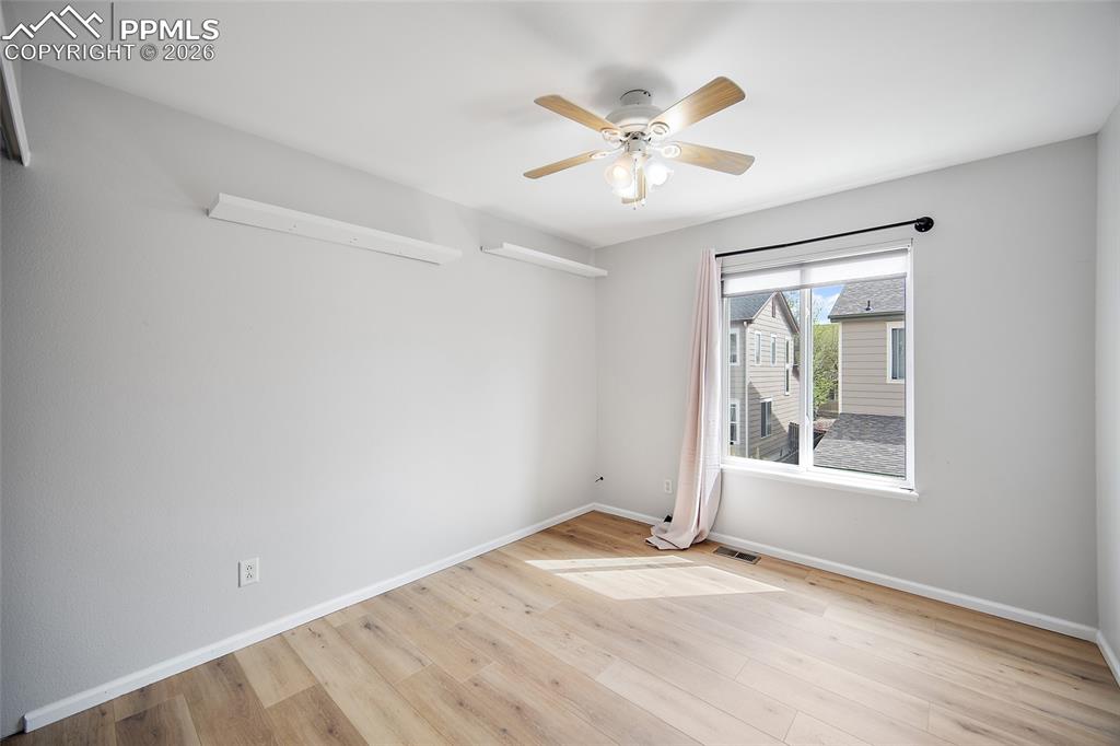 Image 31 of 46: Bedroom