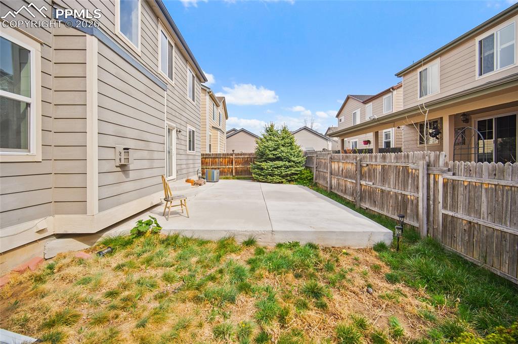 Image 38 of 46: Yard