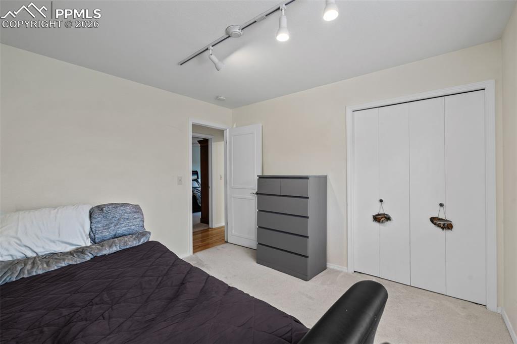 Image 20 of 47: Secondary bedroom