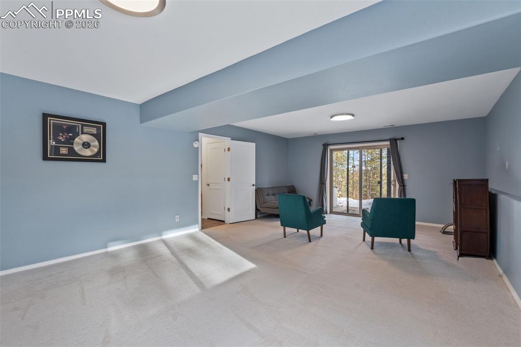 Image 27 of 47: Large Family Room