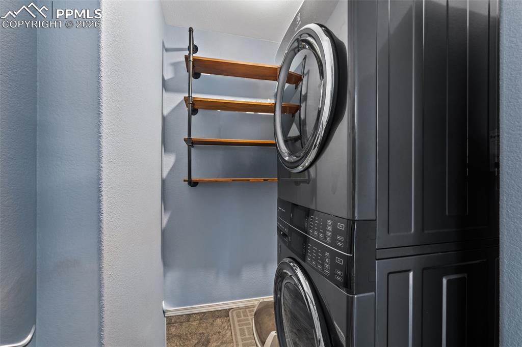 Image 30 of 47: Laundry room